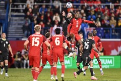 拜仁慕尼黑势不可挡，科隆陷入挣扎