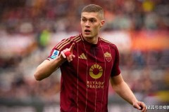 西甲王在意甲栽了！多夫比克32场仅12球，战术错配是主因，现面临清洗！