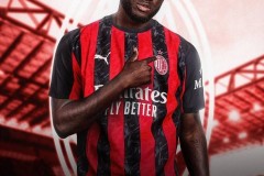 一日意甲动向：新总监给力米兰签下中锋，国米闪电战买下新人