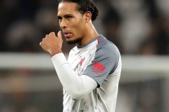 连续两场失误！昔日世一卫状态下滑，利物浦防线谁是顶梁柱？