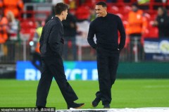 斯洛特与阿诺德的重逢：足球背后的情感纽带