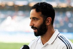 0-0！曼联季前首战闷平利兹联，希顿神扑+裁判争议判罚引遗憾