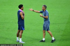 法甲主帅多灾多难，梅诺与帕尔默隔空互怼引热议