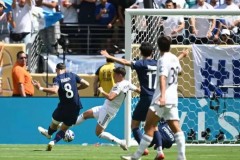 金球奖没悬念了！28岁巨星3分钟1传1射打崩皇马，7场硬仗造8球