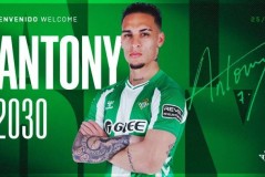 曼联外租奥纳纳+亏本送走安东尼霍伊伦，滕帅6.5亿15笔引援剩10人