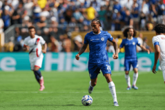 输球又输人！巴黎0-3惨败，主教练掌掴切尔西神锋引发大规模冲突